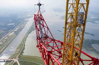 安徽淮河畔274.9米高輸電鋼管塔成功封頂，電力工程新里程碑